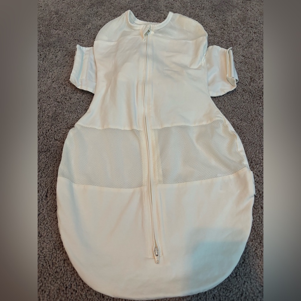 SNOO Bundle with Sleep Sacks and Sheets - Picture 5 of 6